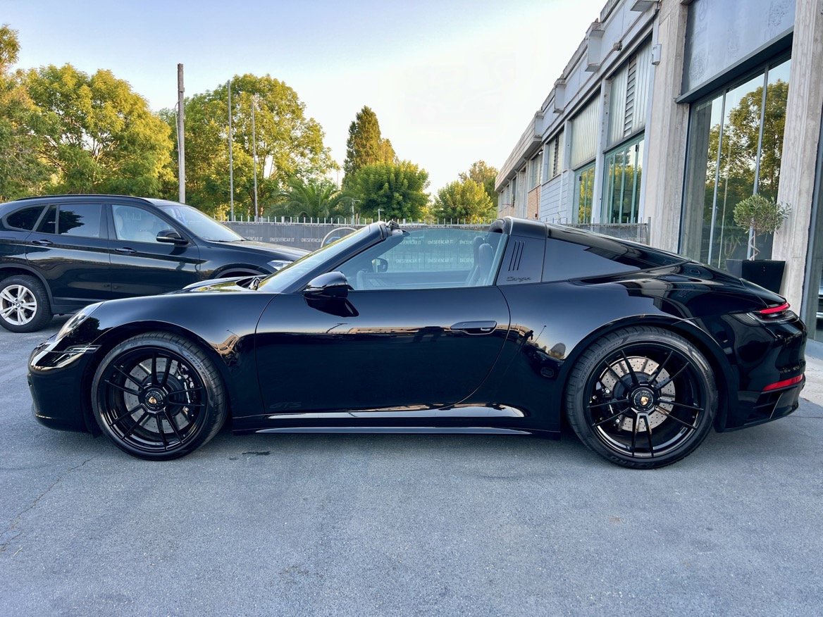 Porsche 992 TARGA 4 GTS