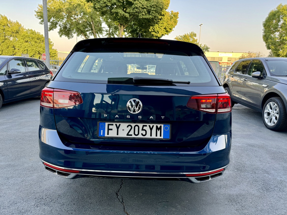 Volkswagen Passat Variant 1.6 TDI R-LINE