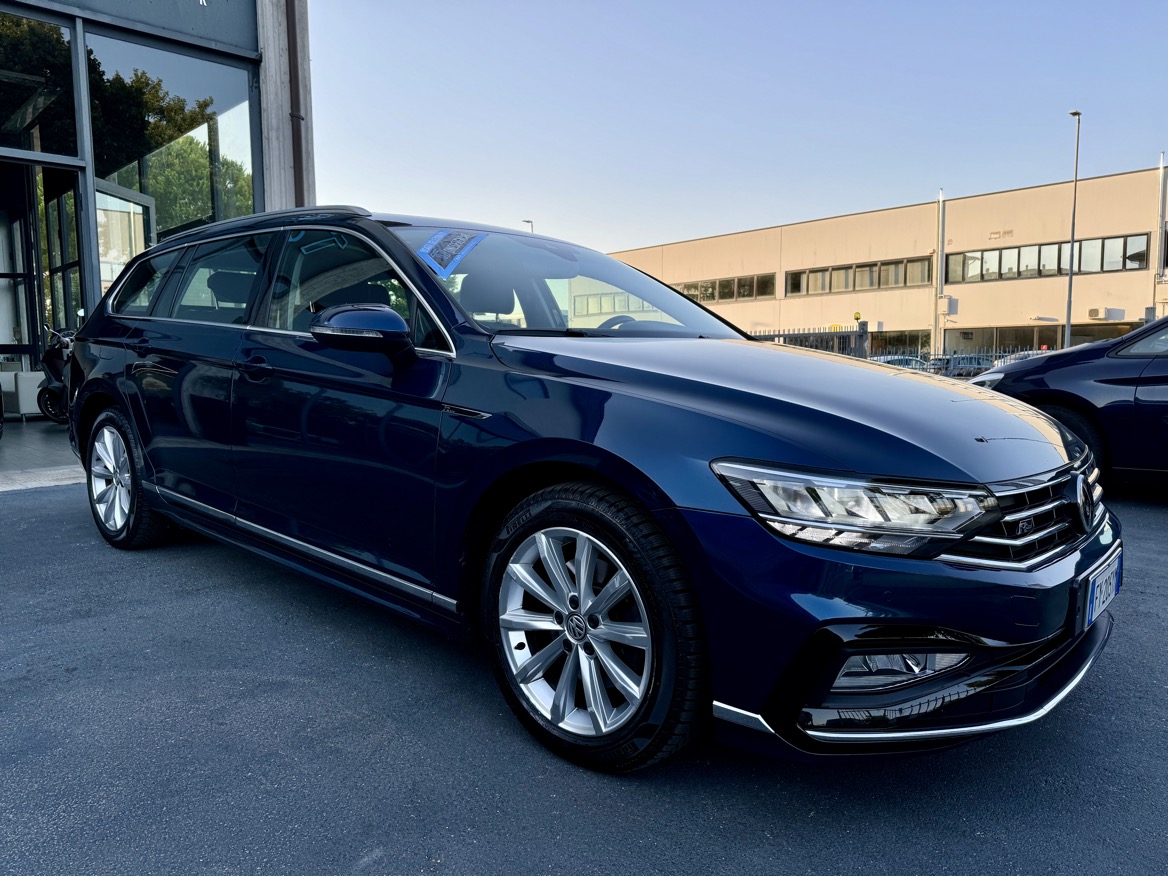 Volkswagen Passat Variant 1.6 TDI R-LINE