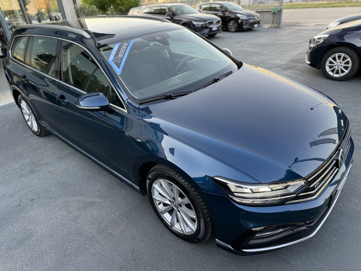 Volkswagen Passat Variant 1.6 TDI R-LINE